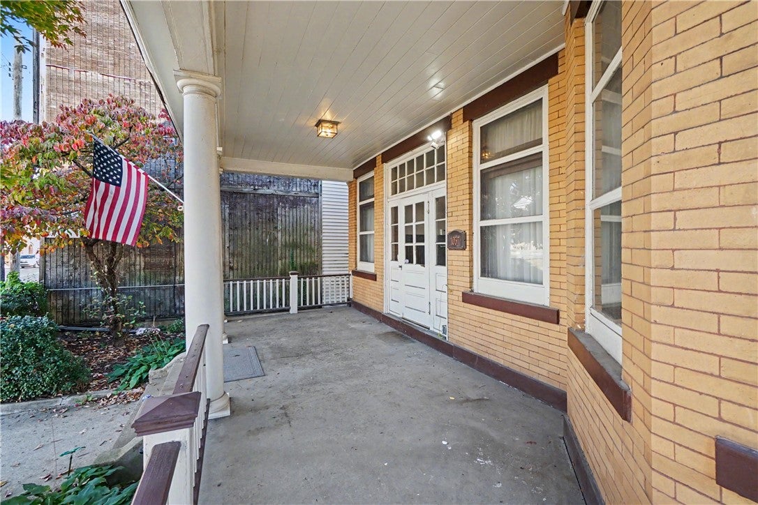 1037 Chartiers Ave