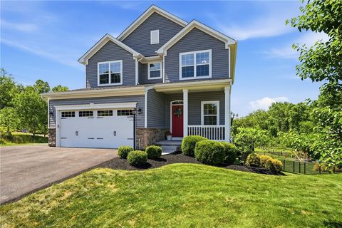 Photo of 1001 Blackhawk Dr, Valencia, PA 16059 (MLS # 1759135)
