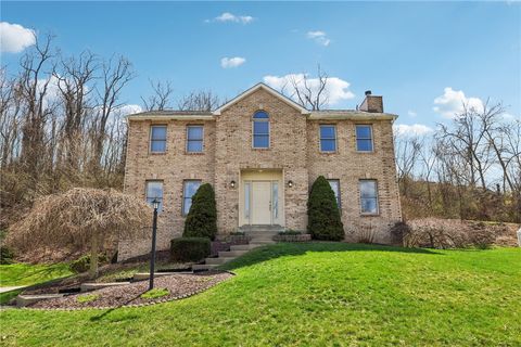 Photo of 365 Cobblestone Cir, Mc Kees Rocks, PA 15136 (MLS # 1746199)