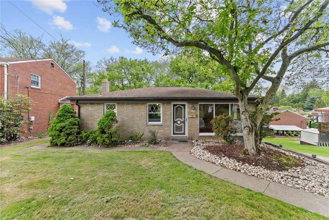 1118 Mcknight Dr, Bethel Park, Pennsylvania image 2