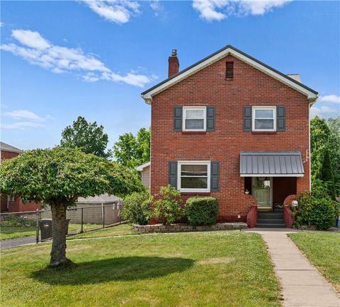 Photo of 1206 Dalewood Dr, Mckeesport, PA 15135 (MLS # 1762224)