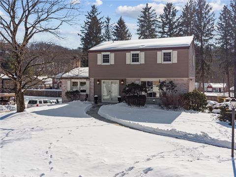 Photo of 3702 Gleneagle Dr, Murrysville, PA 15668 (MLS # 1738925)