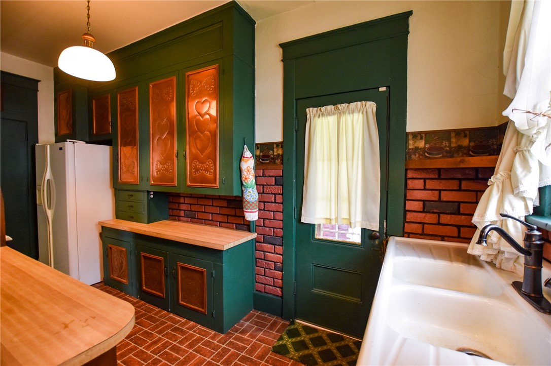 City Of But NW, Pennsylvania 16001, United States, 3 Bedrooms Bedrooms, ,2 BathroomsBathrooms,Residential,Contingent,43398