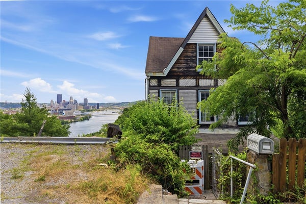 31 CONESTOGA ST, PITTSBURGH, PA 15204 - Image ef6181a5bf77a549157b8d433e83fb84/3704865742