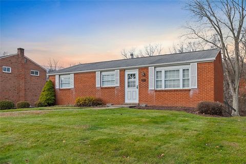 Photo of 508 Rainier Dr, Pittsburgh, PA 15239 (MLS # 1731494)