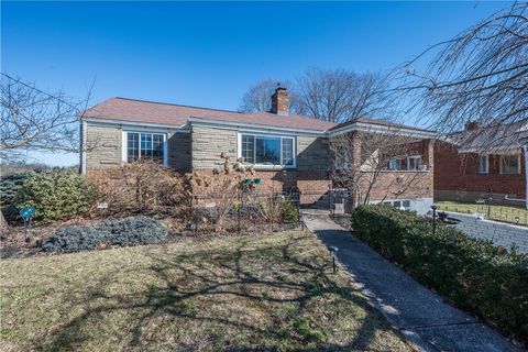 Photo of 4915 Brownsville Rd, Pittsburgh, PA 15236 (MLS # 1731874)