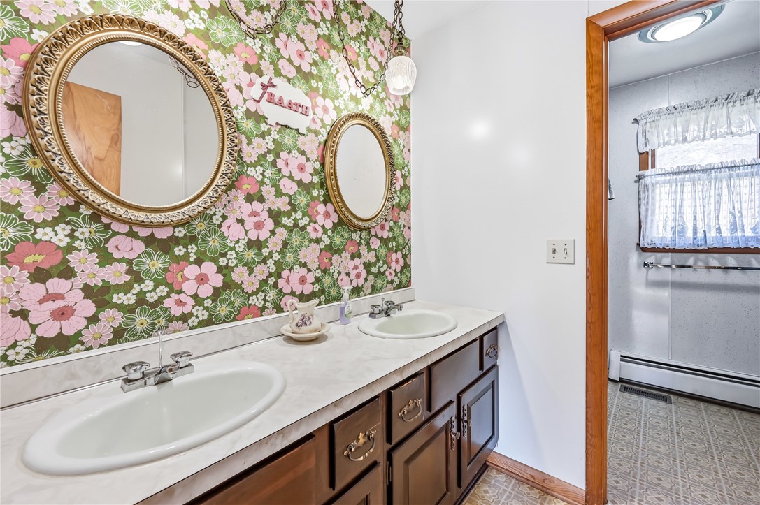 Hermitage, Pennsylvania 16148, United States, 3 Bedrooms Bedrooms, ,2 BathroomsBathrooms,Residential,Active,243611