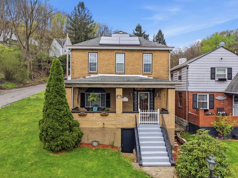 Photo of 144 Davis Ave, Mckees Rocks, PA 15136 (MLS # 1748943)