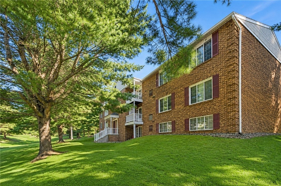951 Woodhollow Dr