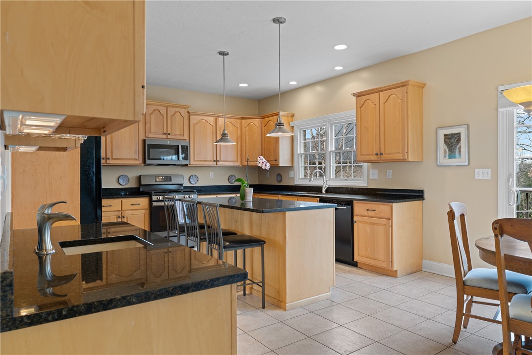 South Fayette, Pennsylvania 15017, United States, 4 Bedrooms Bedrooms, ,3 BathroomsBathrooms,Residential,Active,93640