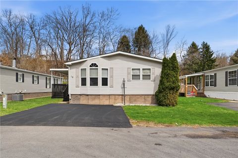 Photo of 19 Jess Ln, Mcdonald, PA 15057 (MLS # 1747891)