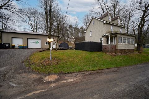 Photo of 284 Corbett Ave, Plumville Boro, PA 16246 (MLS # 1736330)