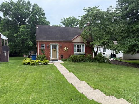 Photo of 139 Glenfield Dr, Pittsburgh, PA 15235 (MLS # 1762390)