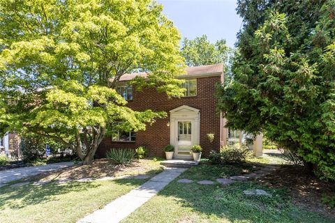 Photo of 1151 Greentree Rd, Pittsburgh, PA 15220 (MLS # 1732737)