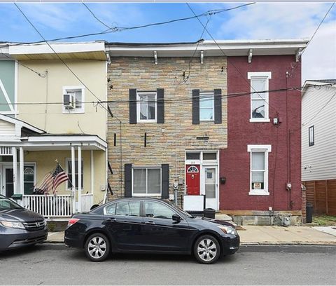 Townhouse For Rent - 140 Home Street St<br/> Lawrenceville, PA 15201