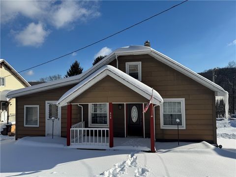 Photo of 283 Argyle St, Petrolia, PA 16050 (MLS # 1738429)