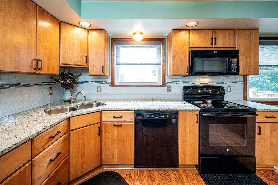 Penn Twp - Wml, Pennsylvania 15642, United States, 4 Bedrooms Bedrooms, ,3 BathroomsBathrooms,Residential,Pending,50957