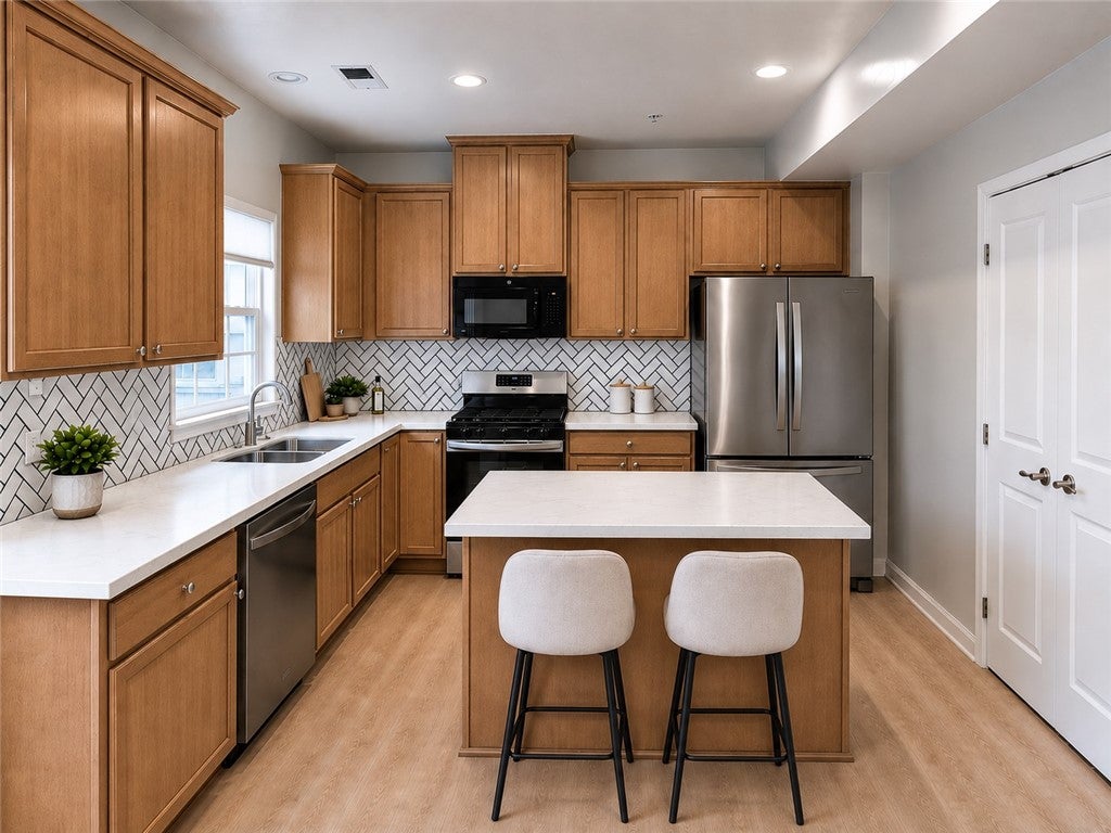 1502 Pointe View Dr
