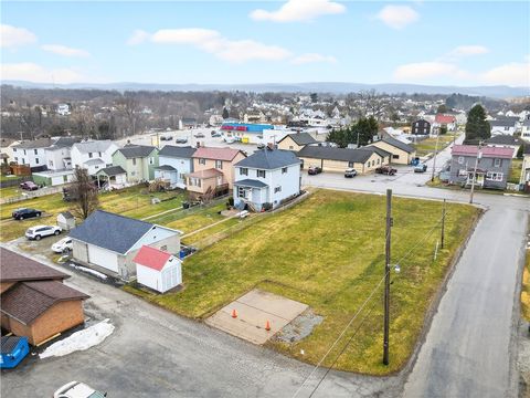 Photo of 161 N Diamond St, Mount Pleasant, PA 15666 (MLS # 1744349)