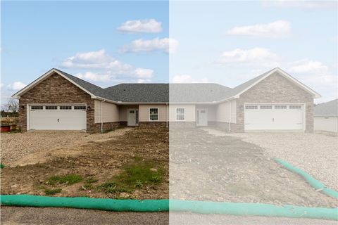 Photo of 344 Cherokee Dr, Beaver Falls, PA 15010 (MLS # 1726309)