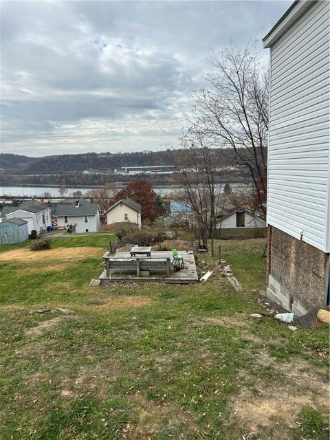 1106 8th Ave Freedom PA 15042