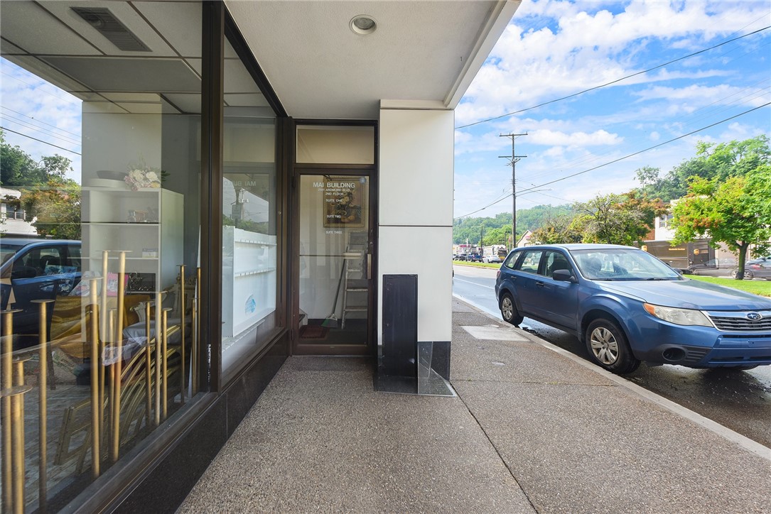 2141 E Ardmore Blv