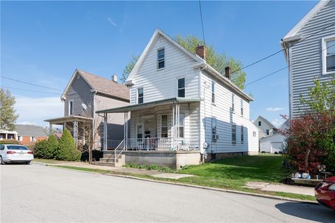 Photo of 331 Pine St, Latrobe, PA 15650 (MLS # 1748170)