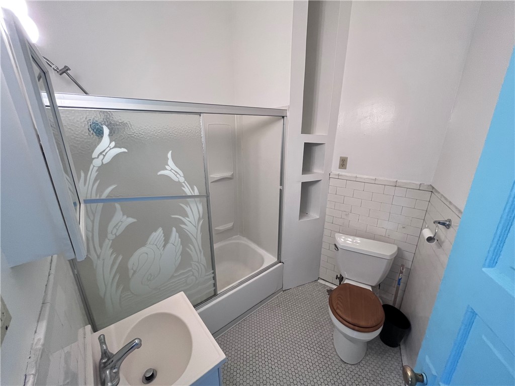 Bloomfield, Pennsylvania 15224, United States, 2 Bedrooms Bedrooms, ,1 BathroomBathrooms,Residential,Active,184258