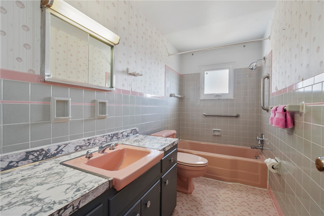 4451 E Lawnview Ave Ave, Whitehall, Pennsylvania image 16