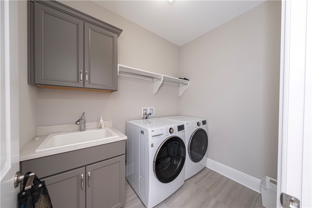 Pine Twp, Pennsylvania 15090, United States, 4 Bedrooms Bedrooms, ,4 BathroomsBathrooms,Residential,Pending,204556