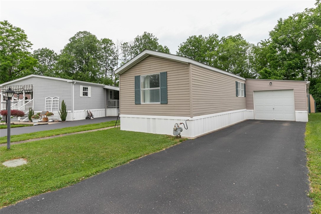 35 Circle Dr
