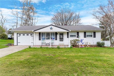 Photo of 2445 Victoria Dr, Hermitage, PA 16148 (MLS # 1749391)