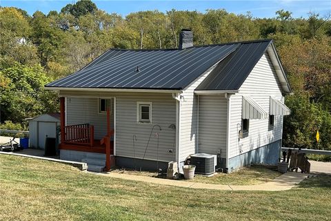 Photo of 29 Creedmore Rd, Cecil, PA 15321 (MLS # 1732882)