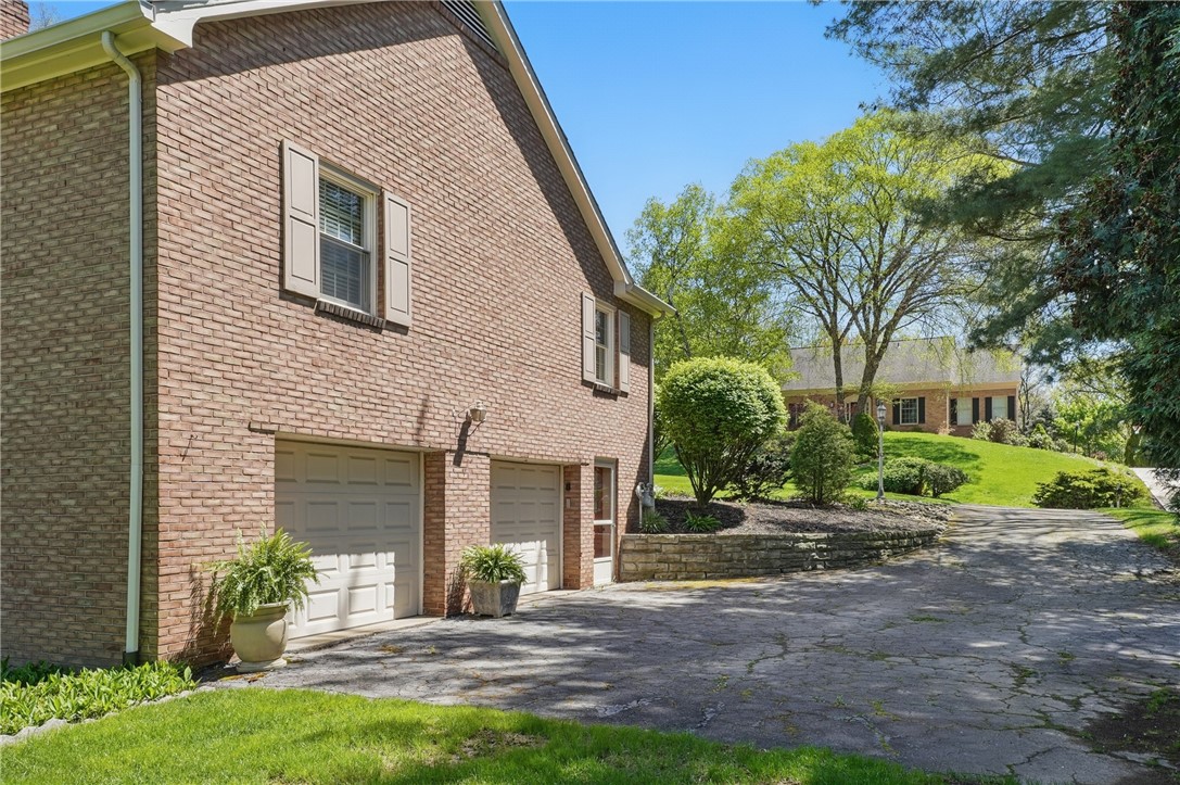 Upper St. Clair, Pennsylvania 15241, United States, 4 Bedrooms Bedrooms, ,3 BathroomsBathrooms,Residential,Active,121976