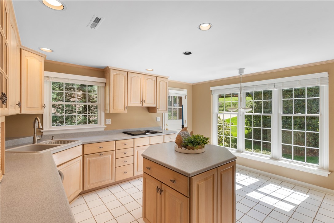 Upper St. Clair, Pennsylvania 15241, United States, 4 Bedrooms Bedrooms, ,3 BathroomsBathrooms,Residential,Active,121976