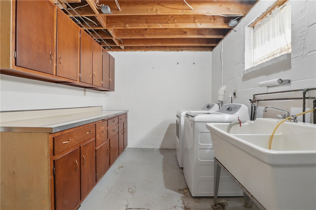 Upper St. Clair, Pennsylvania 15241, United States, 4 Bedrooms Bedrooms, ,3 BathroomsBathrooms,Residential,Active,121976