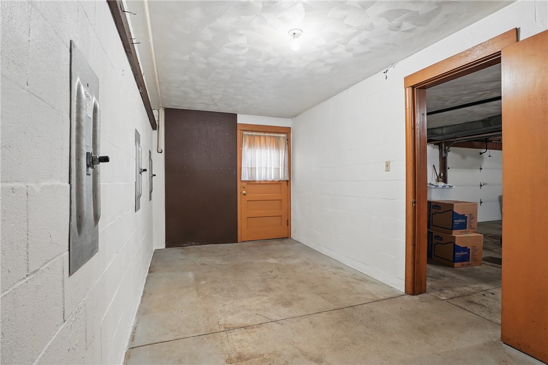 Upper St. Clair, Pennsylvania 15241, United States, 4 Bedrooms Bedrooms, ,3 BathroomsBathrooms,Residential,Active,121976