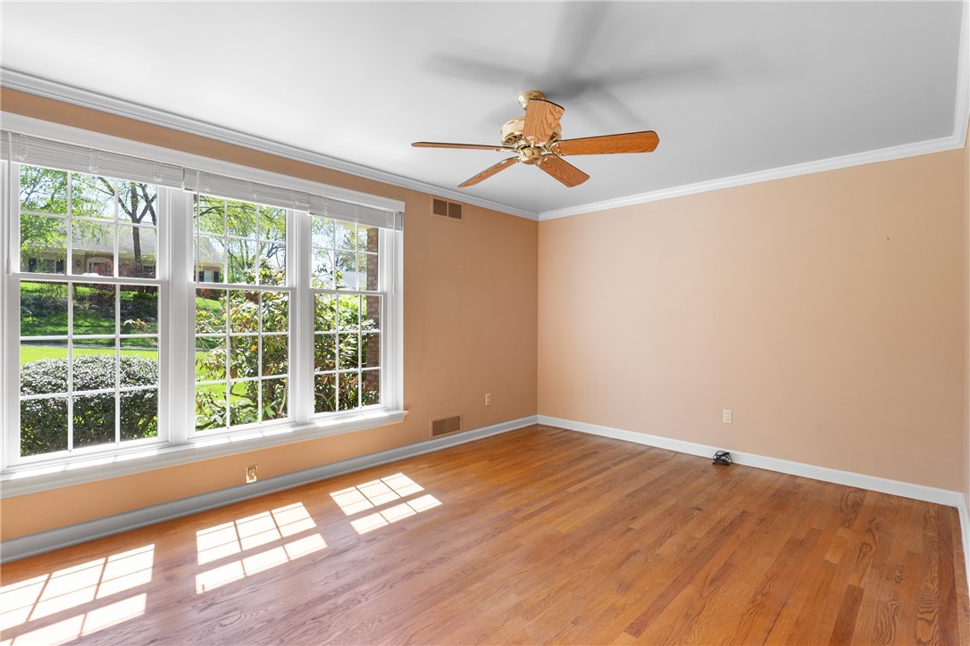 Upper St. Clair, Pennsylvania 15241, United States, 4 Bedrooms Bedrooms, ,3 BathroomsBathrooms,Residential,Active,121976