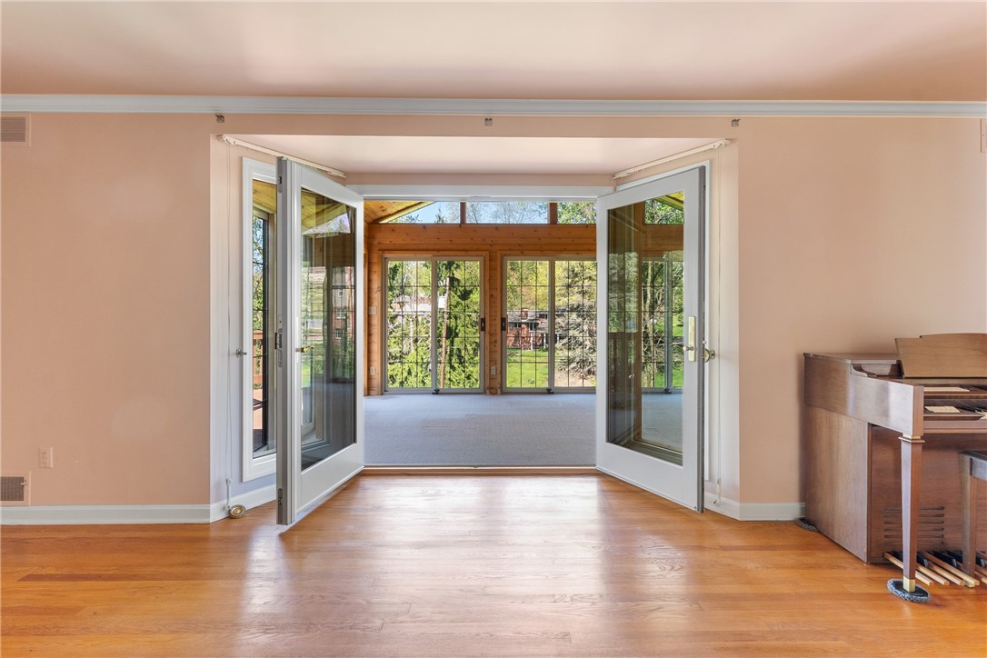 Upper St. Clair, Pennsylvania 15241, United States, 4 Bedrooms Bedrooms, ,3 BathroomsBathrooms,Residential,Active,121976