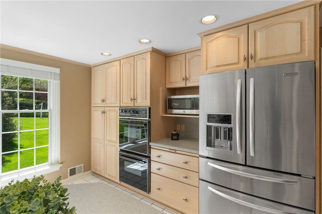 Upper St. Clair, Pennsylvania 15241, United States, 4 Bedrooms Bedrooms, ,3 BathroomsBathrooms,Residential,Active,121976