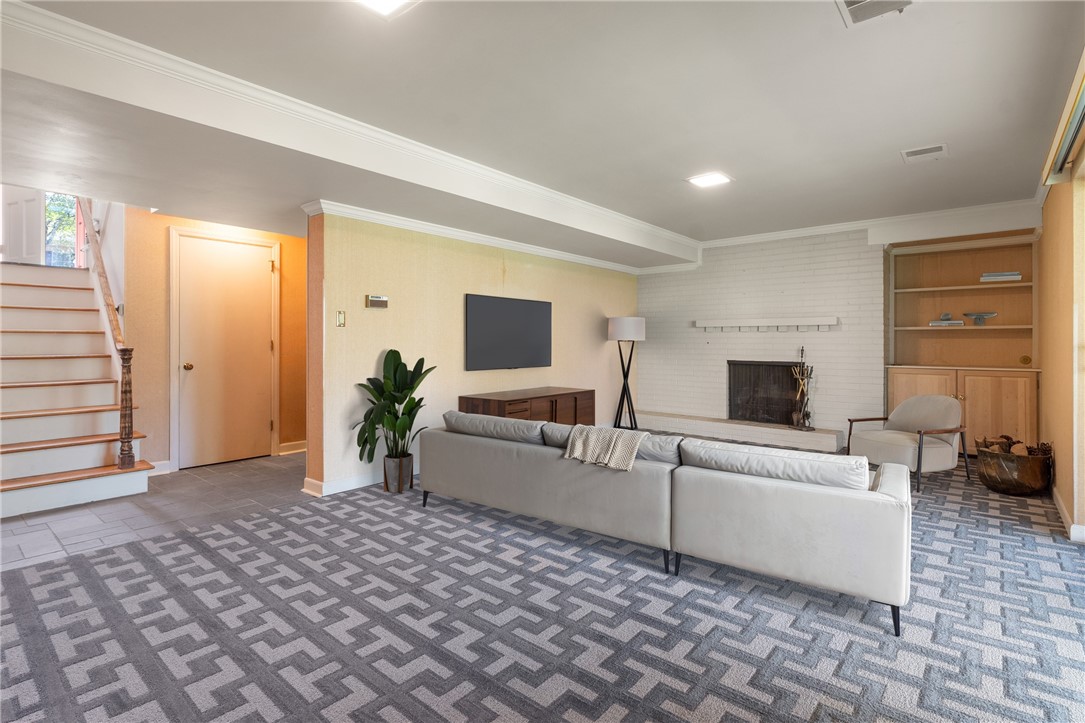 Upper St. Clair, Pennsylvania 15241, United States, 4 Bedrooms Bedrooms, ,3 BathroomsBathrooms,Residential,Active,121976