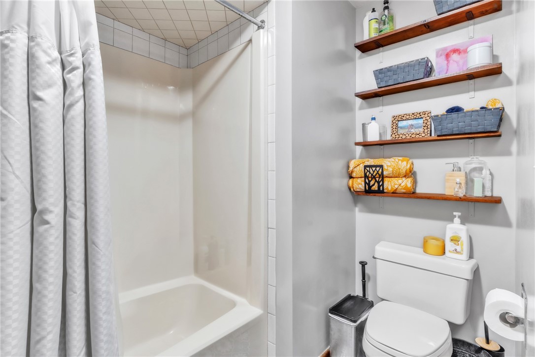 Center Twp, Pennsylvania 16001, United States, 4 Bedrooms Bedrooms, ,3 BathroomsBathrooms,Residential,Active,198013