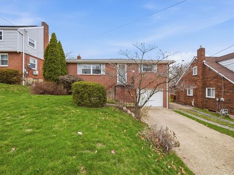 Photo of 1523 Woodcrest Avenue, Coraopolis, PA 15108 (MLS # 1747418)