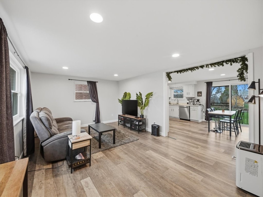 1523 Woodcrest Avenue