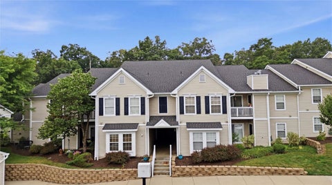 Condo For Sale - 2202 Lenox Oval Oval<br/> Ross Twp, PA 15237