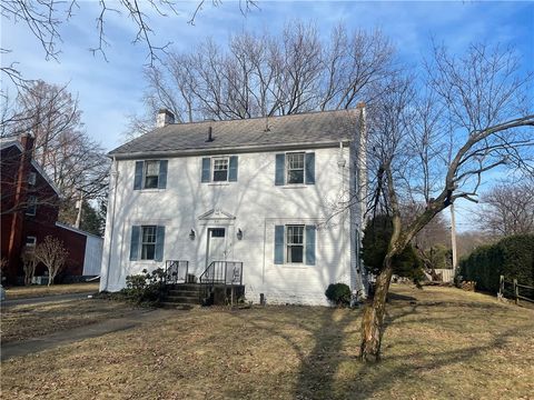 Photo of 319 Cherokee Dr, Erie, PA 16505 (MLS # 1747236)