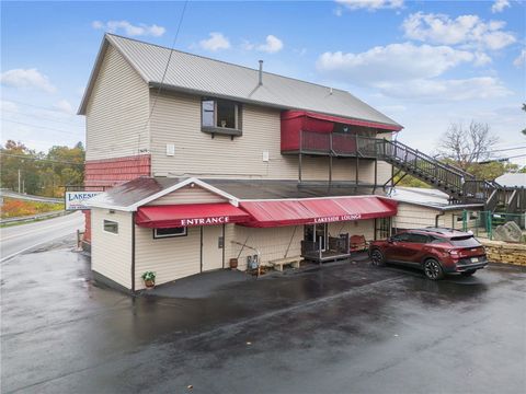 Photo of 608 N Chestnut St, Derry, PA 15627 (MLS # 1727173)