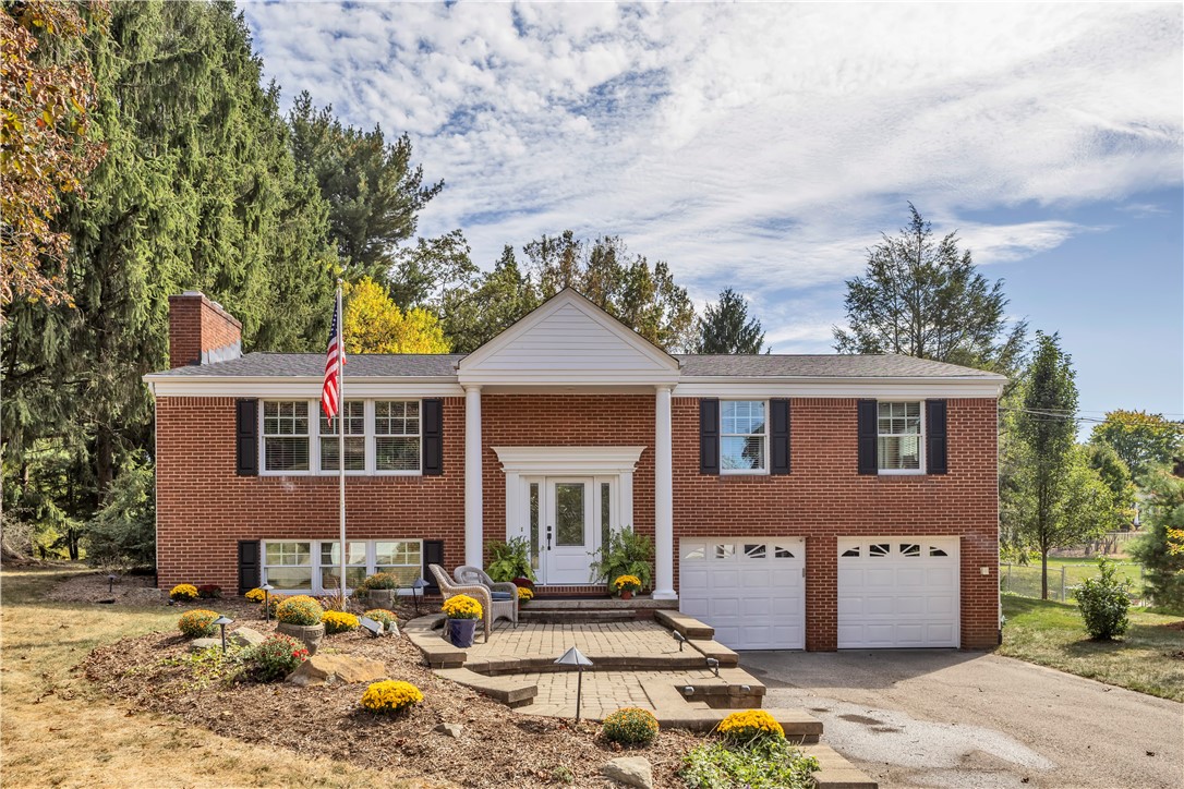 1528 Sandhurst Dr