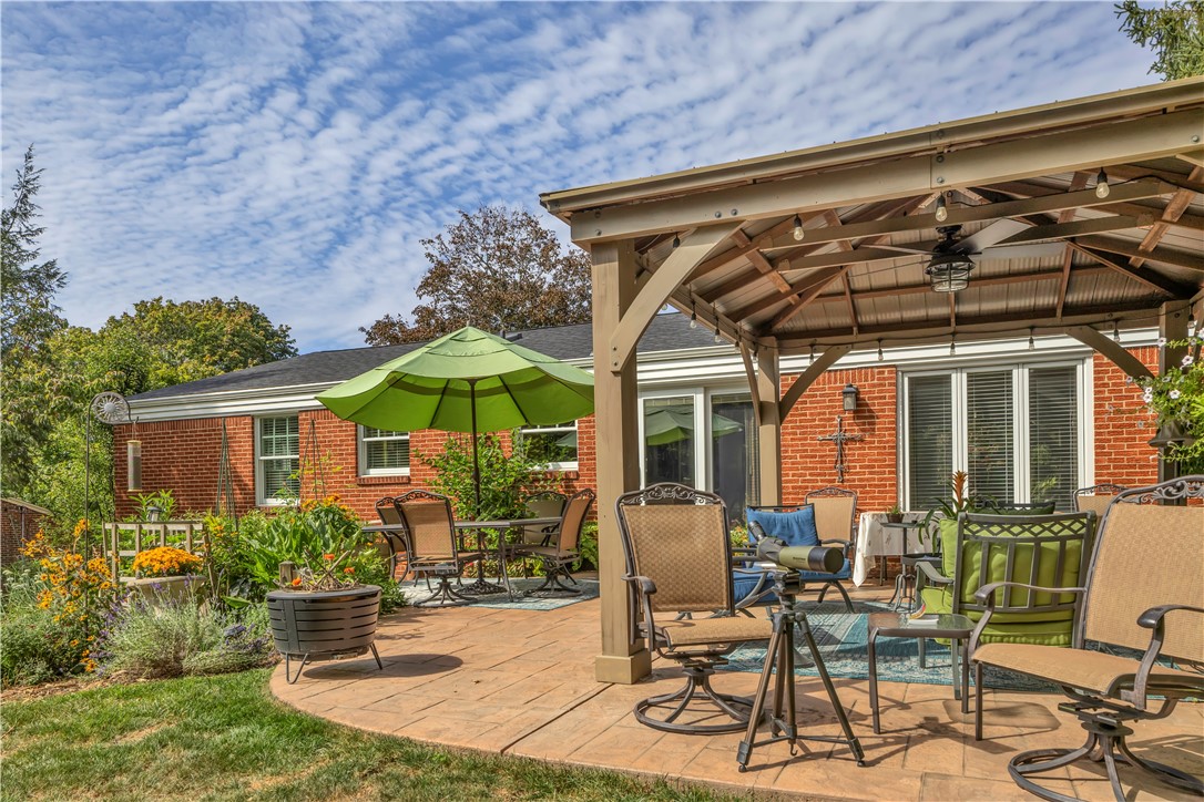 1528 Sandhurst Dr
