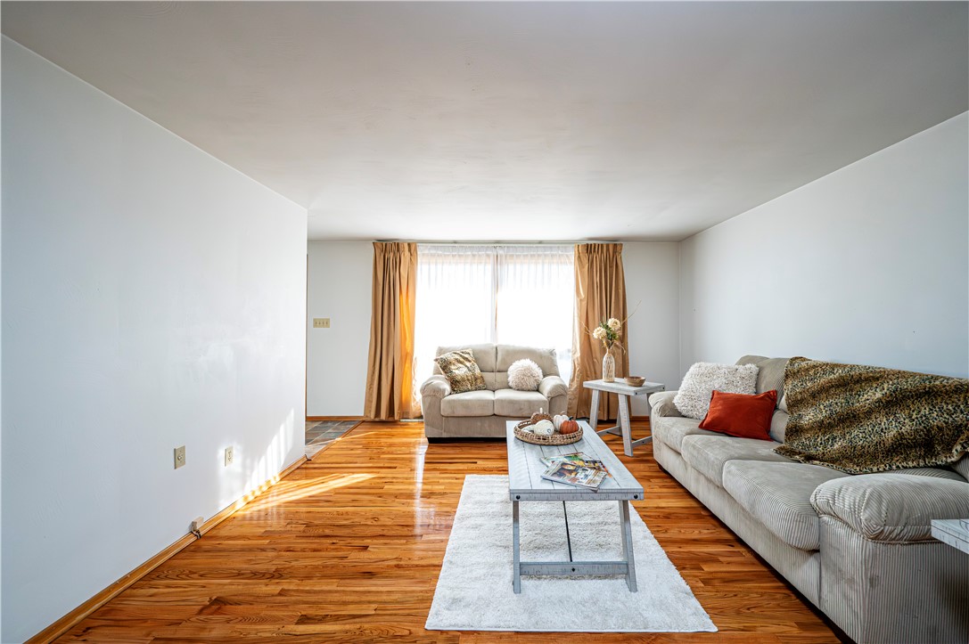 Hempfield Twp - Wml, Pennsylvania 15601, United States, 3 Bedrooms Bedrooms, ,3 BathroomsBathrooms,Residential,Contingent,35921